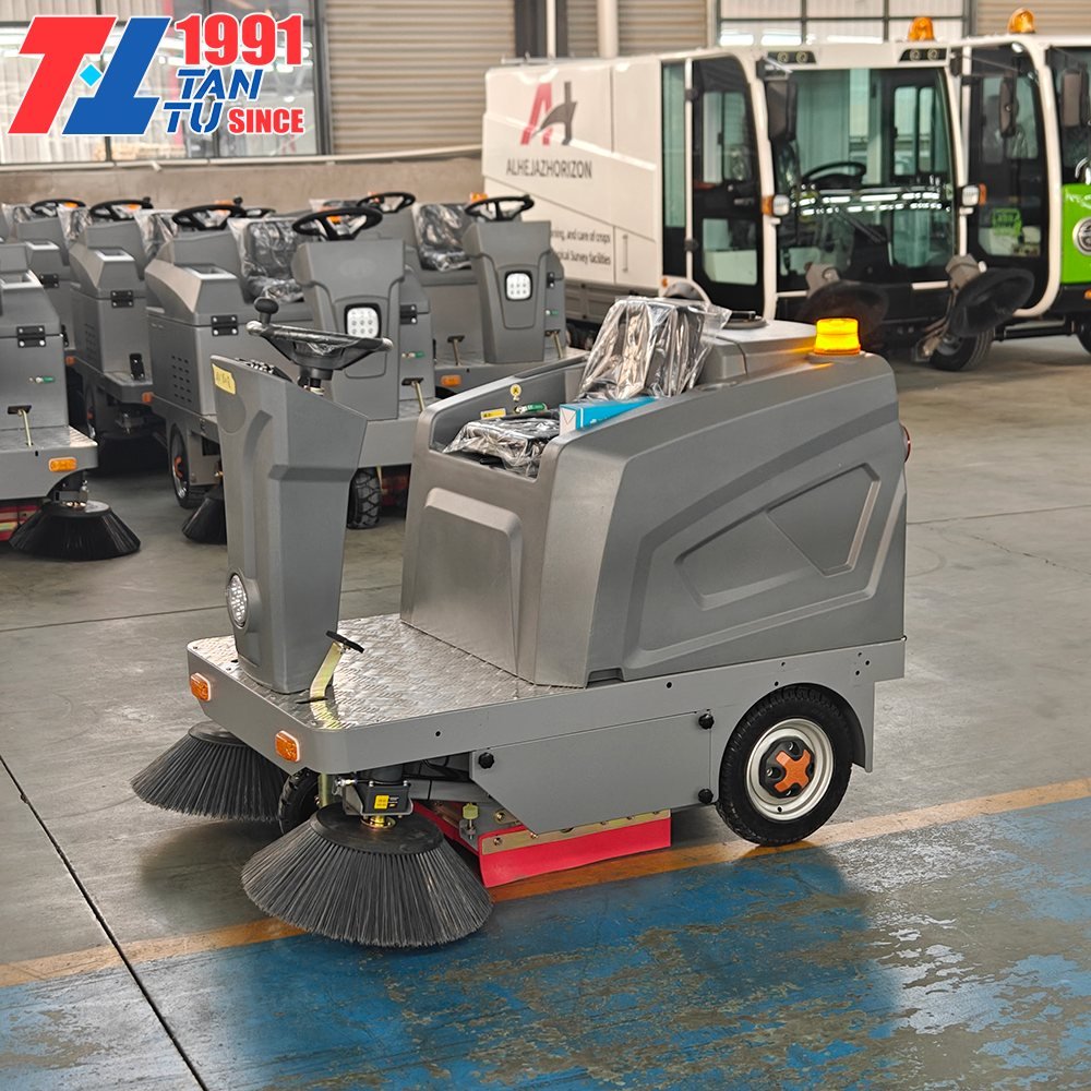 Electric Sweeper image 3 Electric Sweeper - 三轮扫地车 (5)