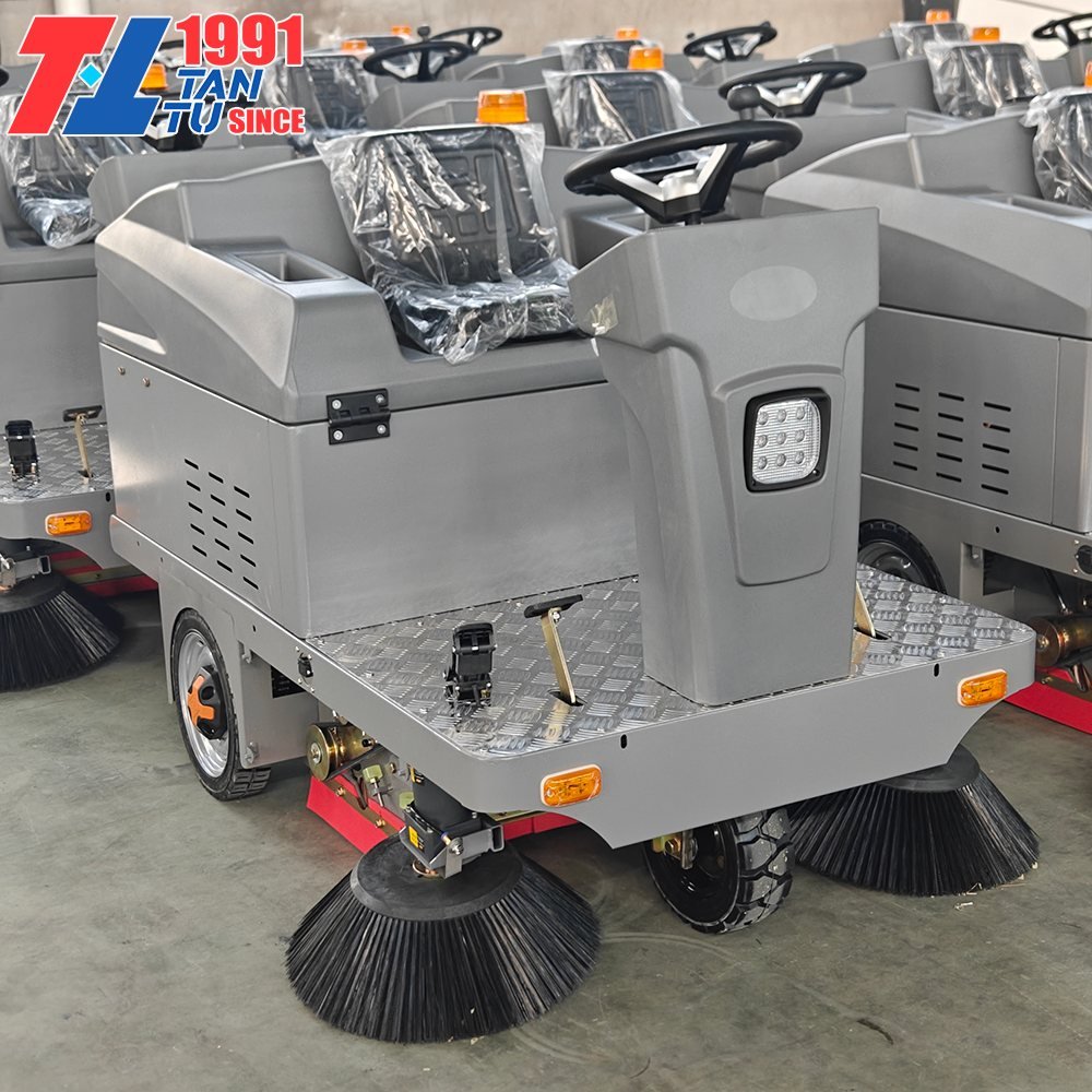 Electric Sweeper image 4 Electric Sweeper - 三轮扫地车 (10)