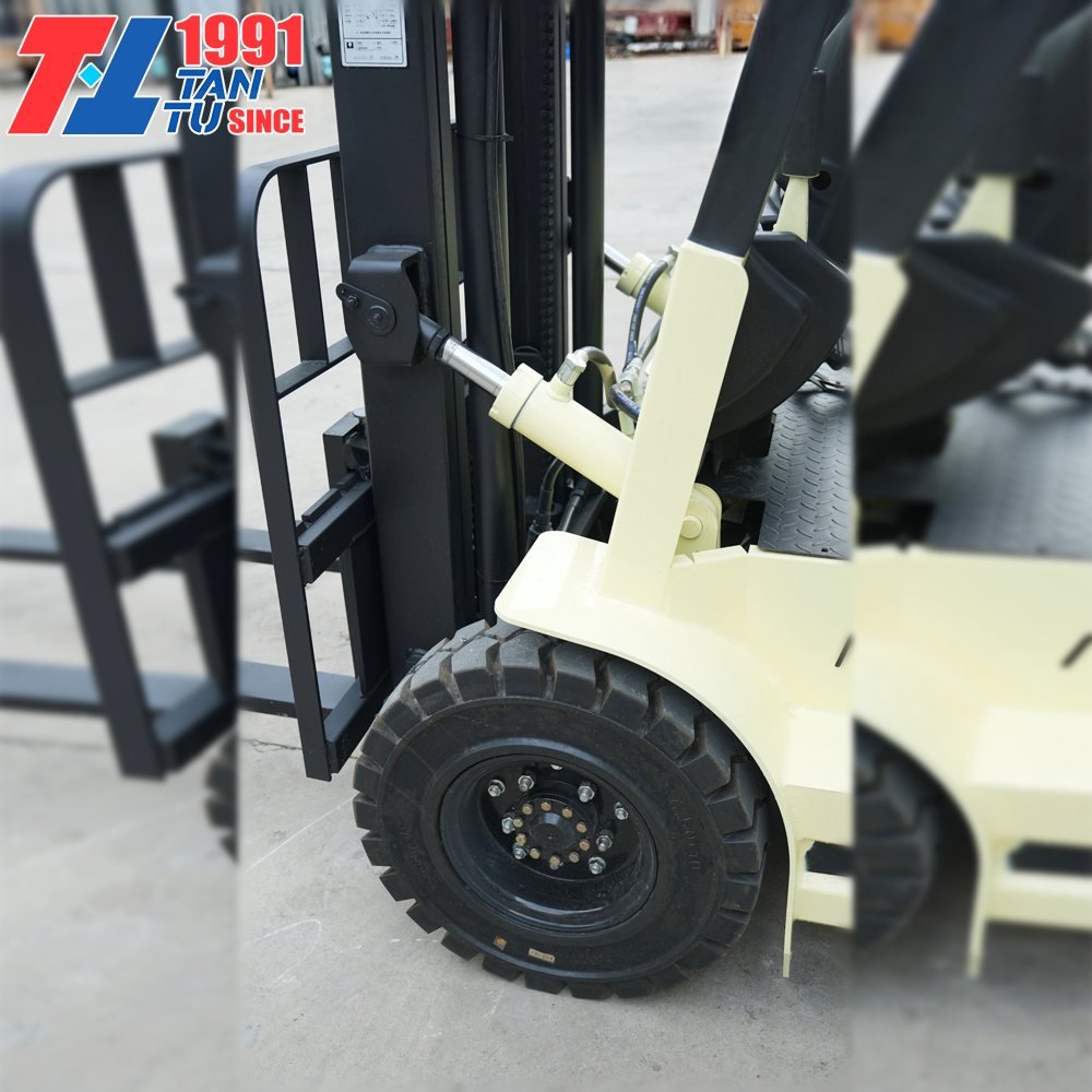 Forklift Truck image 7 Forklift Truck - 混合配重座驾 (1)